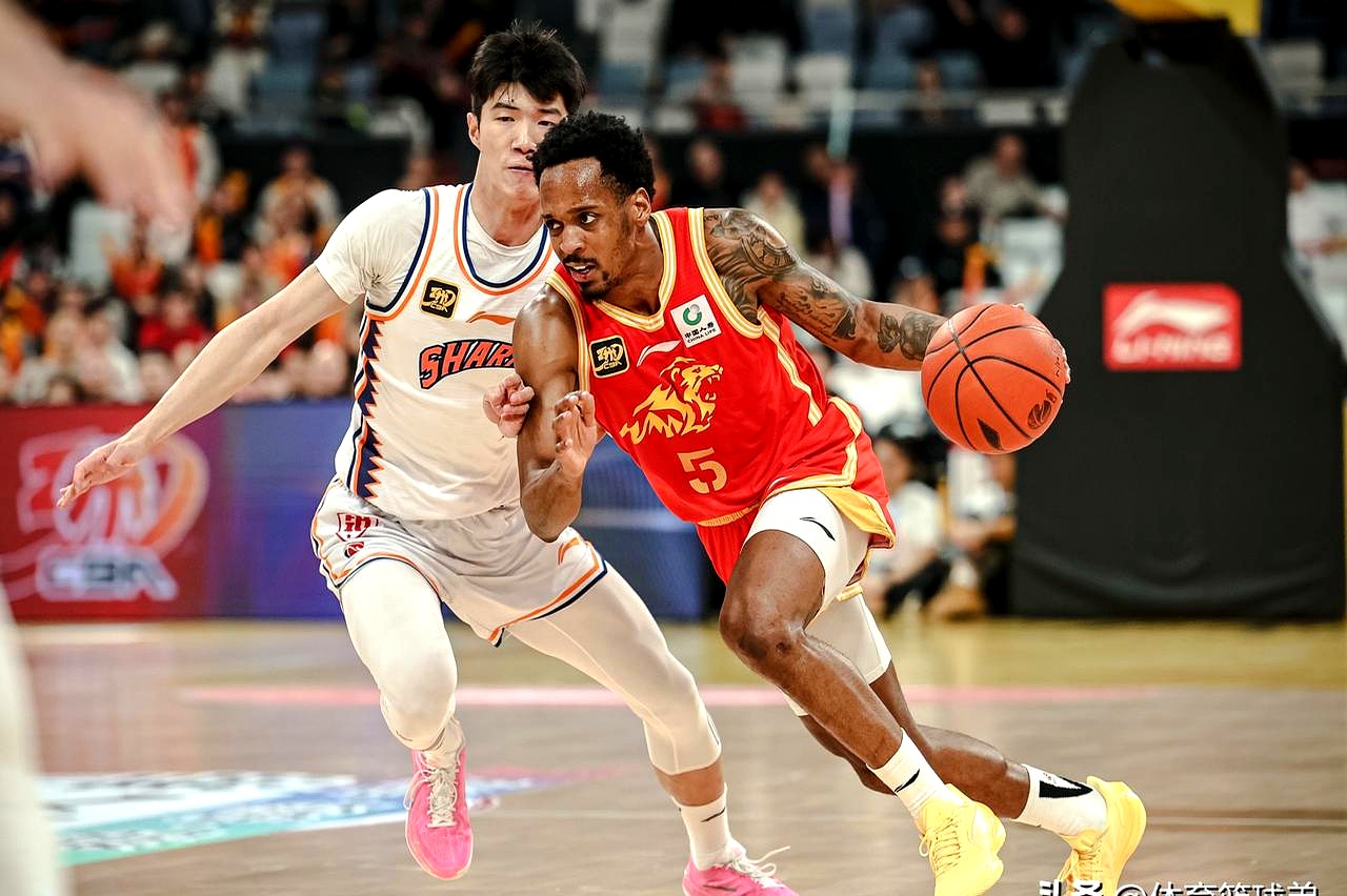 新星横空出世！篮球风云再起！ 